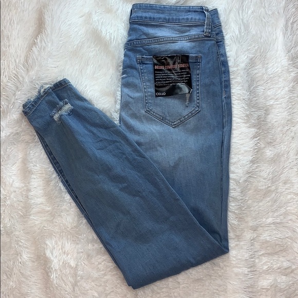 Distressed jeans - Picture 4 of 4